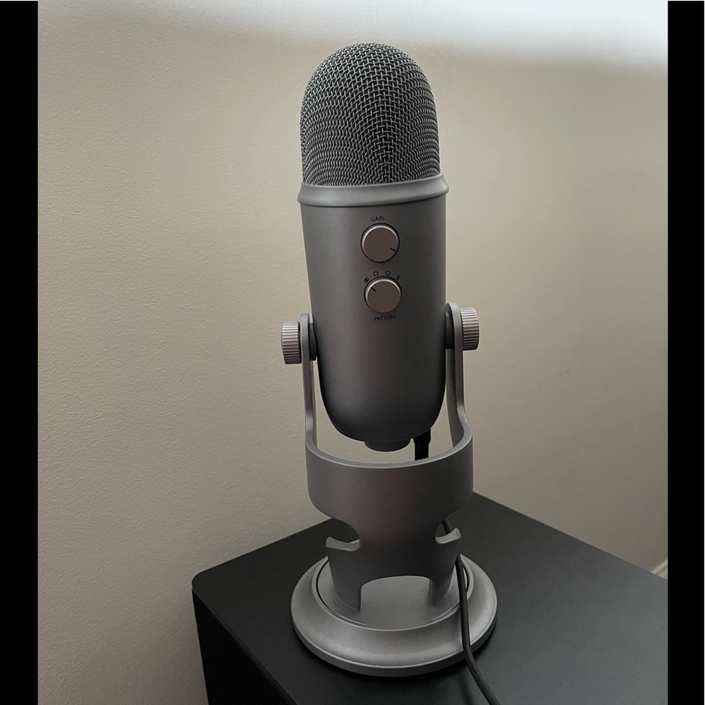 Blue Yeti Multi-Pattern Condenser USB Microphone - Picture 2 of 3